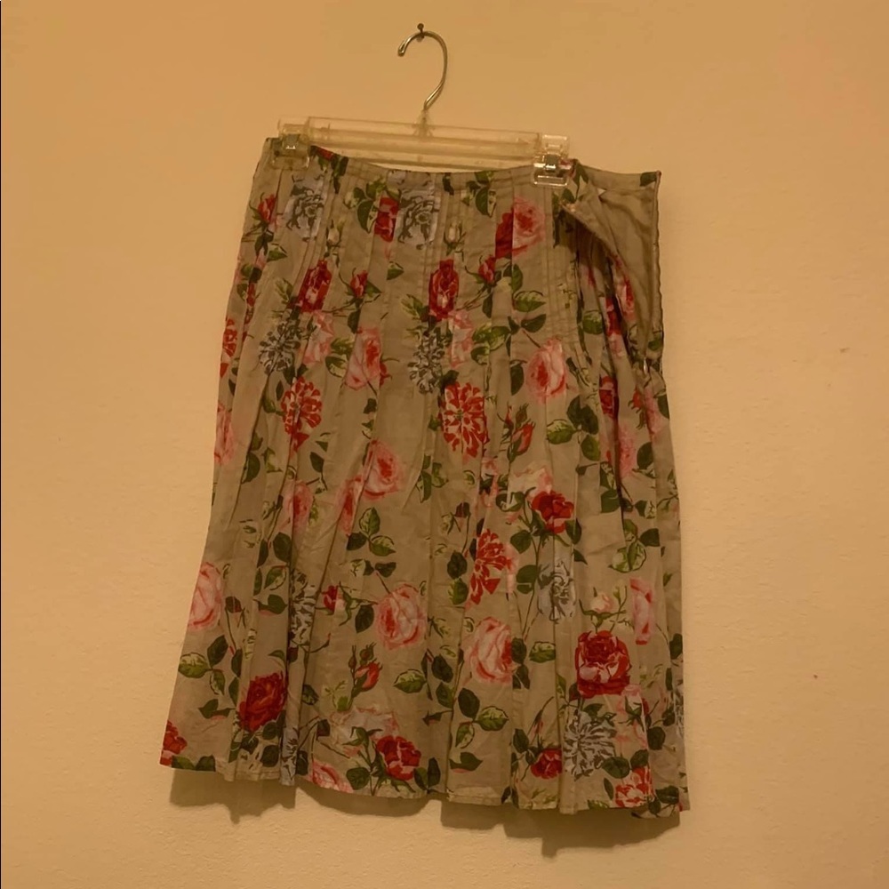 Cabi skirt EUC